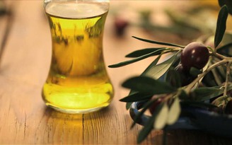 9 bí quyết dùng dầu ô liu chữa rạn da