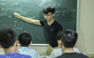 Tự kiếm tiền mở lớp học miễn phí