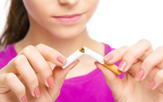 Bố mẹ hút thuốc tác động tiêu cực đến con cái
