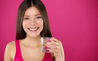Uống nhiều nước giúp ngừa viêm bàng quang