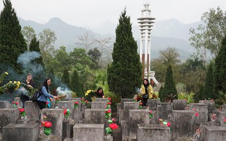 Nguyên Chủ tịch nước Trương Tấn Sang tưởng niệm, tri ân liệt sĩ tại Vị Xuyên