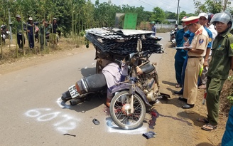 Va chạm xe chở tôn, người đi xe máy bị cắt vào cổ, tử vong