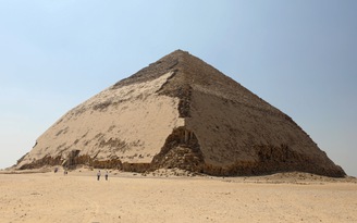 Ai Cập mở cửa 2 kim tự tháp cổ