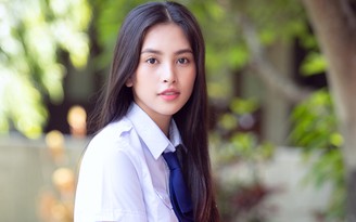 Hoa hậu Tiểu Vy gây sốt với hình ảnh nữ sinh