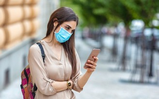 Vì sao cần khử trùng điện thoại để tránh nguy cơ nhiễm trùng?