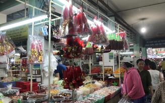 Chợ Tết Sài Gòn chẳng hết đồ ngon