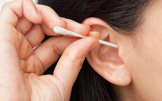 Lấy ráy tai thường xuyên có lợi hay hại?