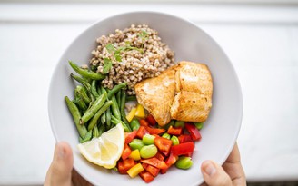 Chuyên gia dinh dưỡng: Những cách dễ dàng để bắt đầu giảm cân ngay