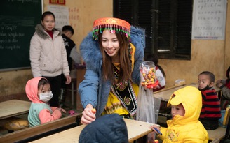 Hoa hậu Thùy Tiên đến với trẻ em vùng cao