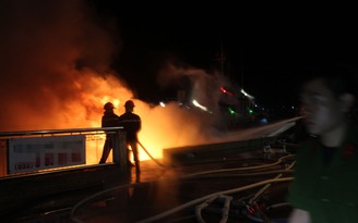 Cháy tàu cá lúc rạng sáng, thiệt hại hơn 3 tỉ đồng
