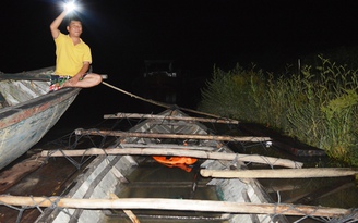 Truy bắt ghe chở gỗ lậu trong đêm