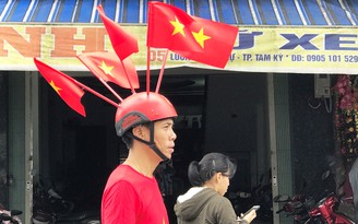Màn hình 'khủng' cho dân vùng rốn lũ cổ vũ Việt Nam đá chung kết AFF Cup