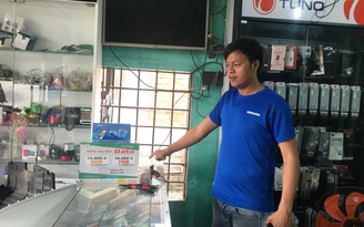 Truy tìm 'siêu trộm' đột nhập cửa hàng, lấy 80 điện thoại chỉ trong 17 phút