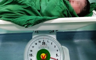 Quảng Nam: Bé gái chào đời nặng 5,9 kg