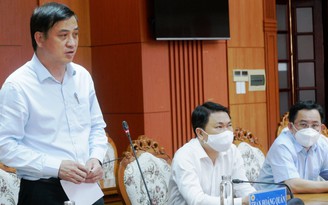 Phó chủ tịch UBND TP.HCM Lê Hòa Bình: Không đếm được bao nhiêu giọt mồ hôi trên lớp áo bảo hộ