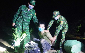 Bắt giữ nghi phạm vận chuyển thuê số lượng lớn pháo lậu ở Quảng Trị