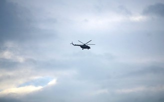Vụ lật ca nô ở Cửa Đại: Trực thăng quần thảo tìm kiếm nạn nhân mất tích