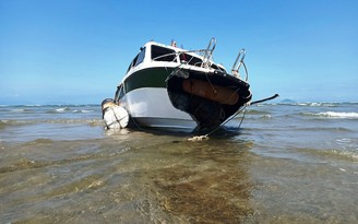 Lật ca nô du lịch ở biển Cửa Đại: Thi thể cuối cùng mắc kẹt trong bãi đá