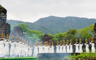 'Đêm Mỹ Sơn huyền thoại': Kể câu chuyện thời gian trong thung lũng thần linh