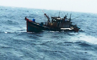 Tàu cá Quảng Nam bị chìm trên biển sau va chạm với tàu nước ngoài