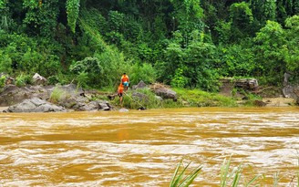 Quảng Nam: Tìm thấy thi thể người bị nước lũ cuốn trôi khi vượt qua sông Bung