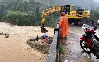 Vụ 2 người bị cuốn trôi mất tích khi qua sông: Một người may mắn thoát chết