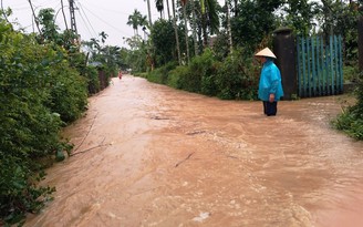 Quảng Nam mưa lớn, thủy điện xả lũ, nhiều nơi bị cô lập