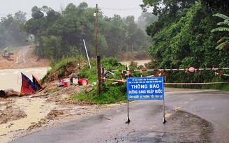 Quảng Nam: Mưa lớn, Quốc lộ 40B ngập sâu chia cắt 2 huyện miền núi