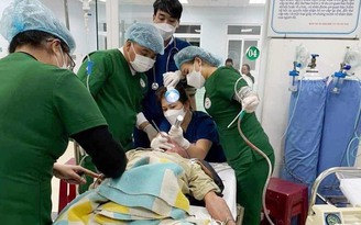 Người đàn ông suýt mất mạng vì ăn đoạn lòng lợn luộc dài 25 cm