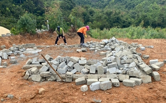 Quảng Bình: Thêm nhiều hộ dân tháo dỡ công trình chờ đền bù cao tốc Bắc - Nam