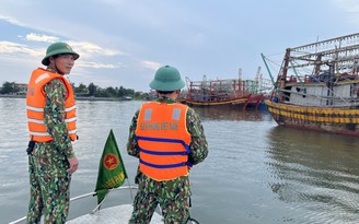 Quảng Bình: Một thuyền viên mất tích trên đường vào cảng Gianh trú bão Noru