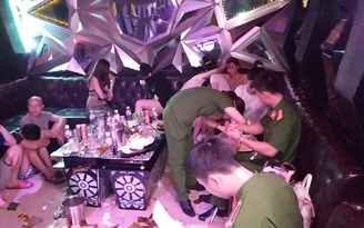 Hưng Yên: Gần 100 thanh niên sử dụng ma túy, bay lắc trong phòng karaoke