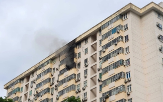 Cháy tại tầng cao chung cư hỏng hệ thống PCCC, người dân hoảng sợ thoát thân