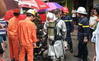 Cháy cửa hàng thời trang 5 tầng ở Hà Nội, giải cứu 3 người mắc kẹt