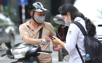 Thu điện thoại, tháo đồng hồ đưa cho con căn thời gian ‘chiến đấu’ với môn toán