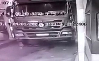 Tài xế bị chính xe tải của mình cán chết trên cao tốc Nội Bài - Lào Cai