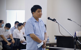 Ông Nguyễn Đức Chung nộp gần 100 bằng khen, giấy khen, bệnh án trước phiên phúc thẩm