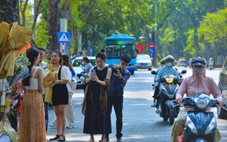 Những con đường ‘đẹp nhất Hà Nội’, tiềm ẩn tai nạn giao thông vì người chụp ảnh