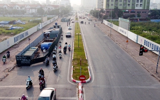Thêm con phố ở Hà Nội có ‘lô cốt’ án ngữ dày đặc khiến dân kêu trời