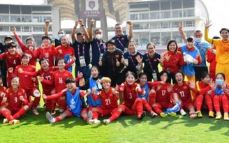 Trường đại học cấp học bổng 3,2 tỉ đồng cho đội tuyển bóng đá nữ Việt Nam