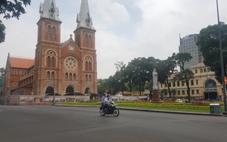 'Hết cách ly xã hội, ra đường chơi vẫn cảm thấy lo lo'