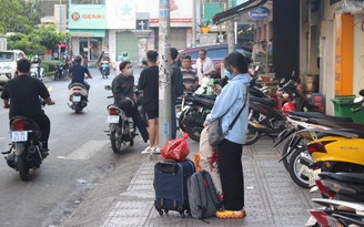 Tân sinh viên nhớ nhà đến phát khóc, làm sao để ‘chế ngự’?