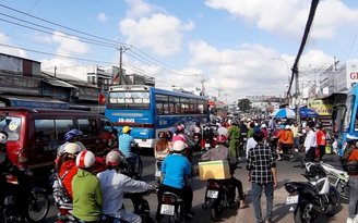 Ngoại tỉnh kẹt xe, lan cảnh ùn ứ 'vật vã' đến tận Cà Mau