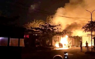 Cà Mau: 4 người may mắn thoát khỏi vụ cháy nhà ở khu chợ Tân Lộc Bắc