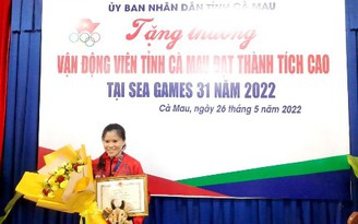 Khen thưởng cầu thủ đoạt HCB môn futsal nữ tại SEA Games 31