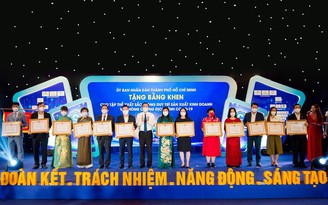 Tập đoàn Hưng Thịnh nhận bằng khen về duy trì sản xuất kinh doanh, phòng chống Covid-19