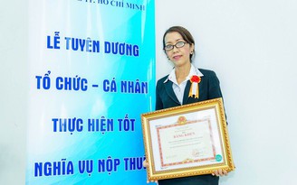 Công ty Nhựa Long Thành nhận bằng khen thực hiện tốt nghĩa vụ thuế 2016