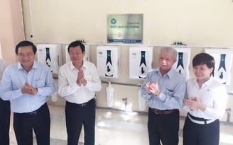 27 trường tại huyện Tân Trụ, Long An được trang bị hàng trăm máy lọc nước mới