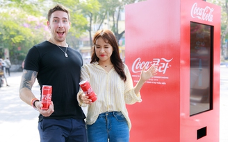 Coca-Cola chính thức ra mẫu lon đặc biệt với logo song ngữ
