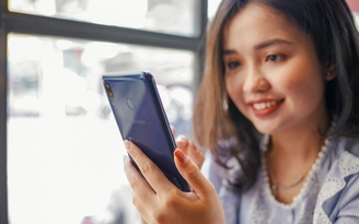 Vì cớ gì mà dạo này đi đâu cũng thấy chiếc điện thoại này